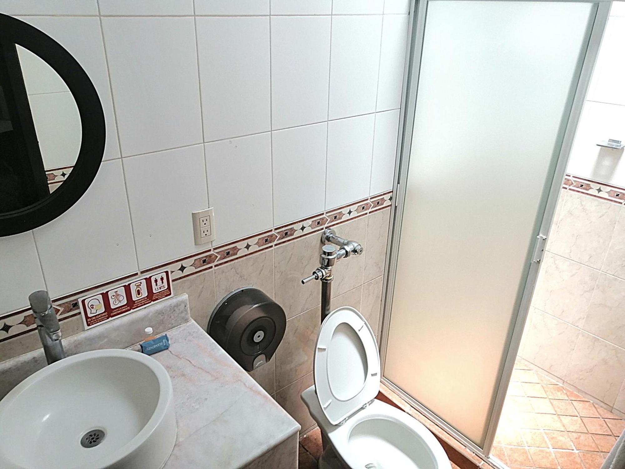 Hotel Aquiles Guadalajara Szoba fotó