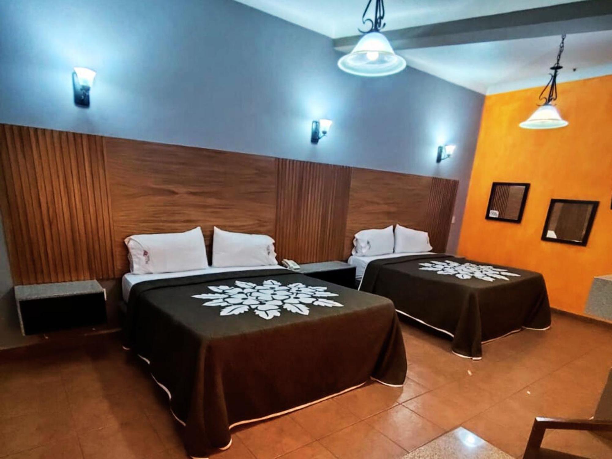 Hotel Aquiles Guadalajara Szoba fotó