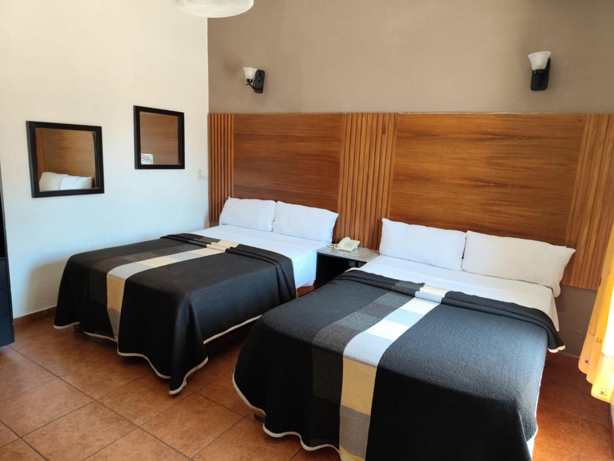 Hotel Aquiles Guadalajara Szoba fotó